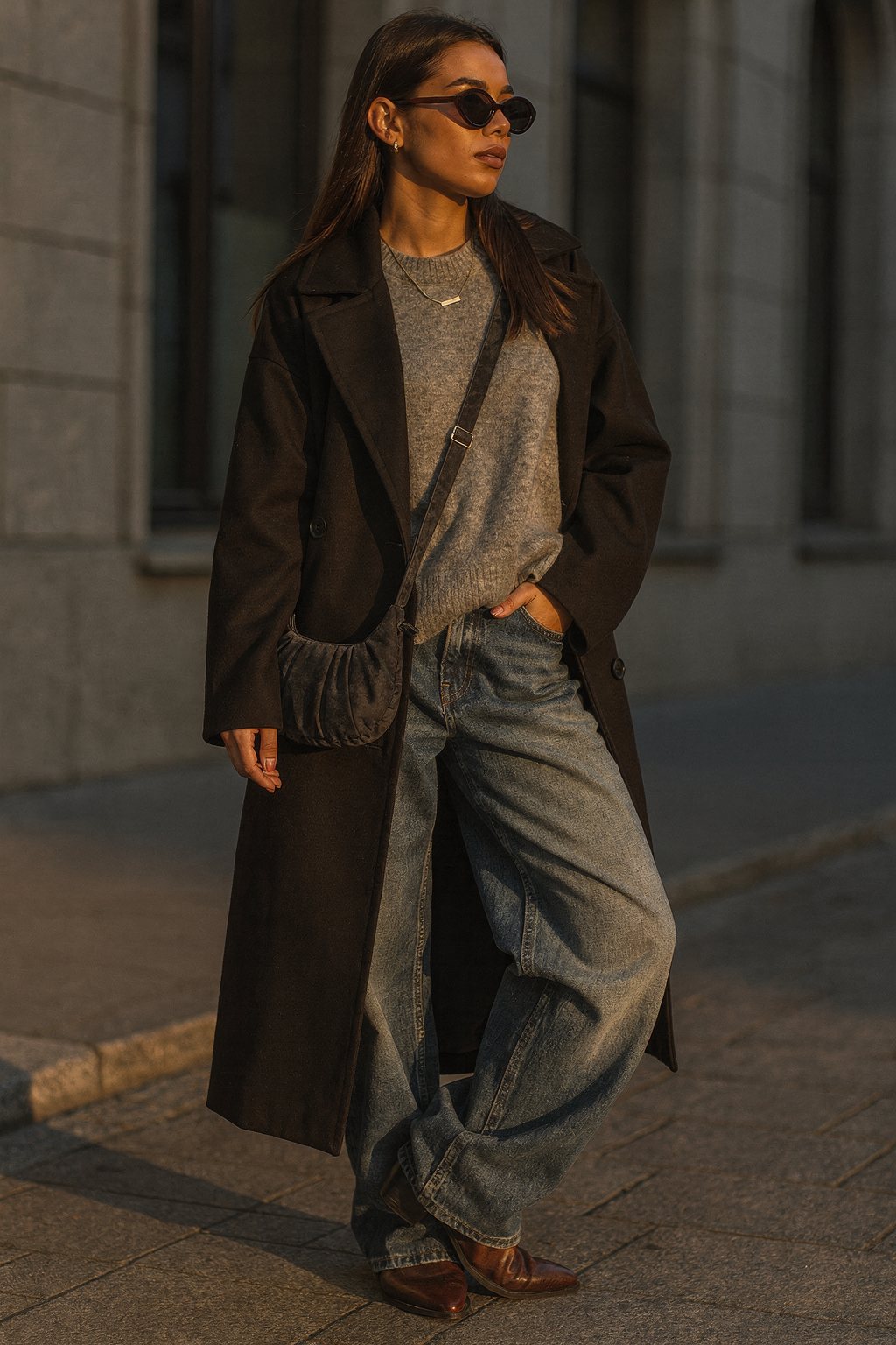 AI-generated image: Weekend look for autumn with a black coat and loose jeans