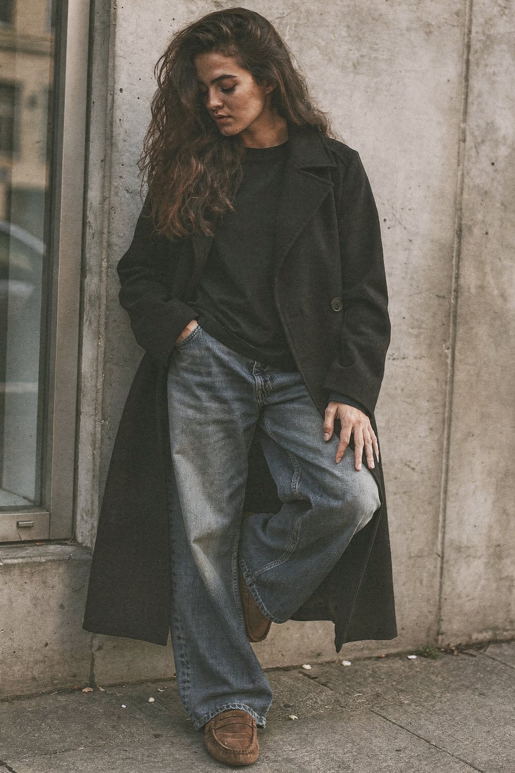 AI-generated image: Weekend look for autumn with a black coat and loose jeans