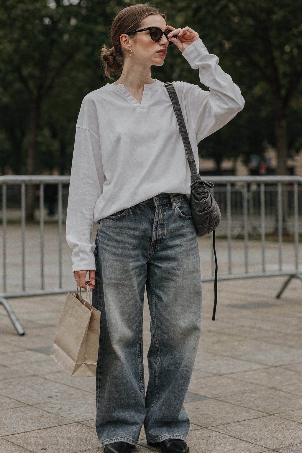 AI-generated image: Weekend look for summer with a white top and loose jeans